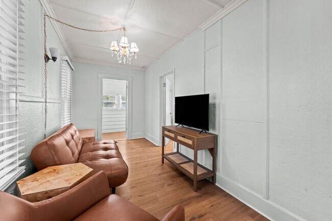 Building Photo - 4347 22nd Ave S