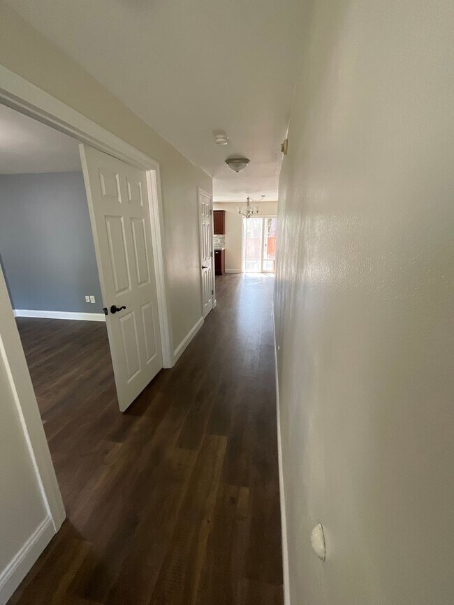 Building Photo - Beautiful 3 BR/2.5 BA Home with Bonus Room