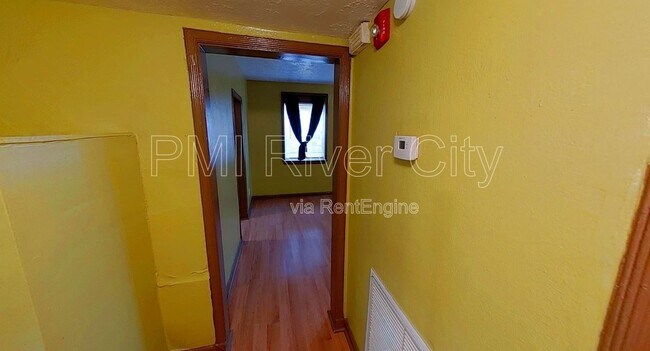 Building Photo - 237 E 21st St