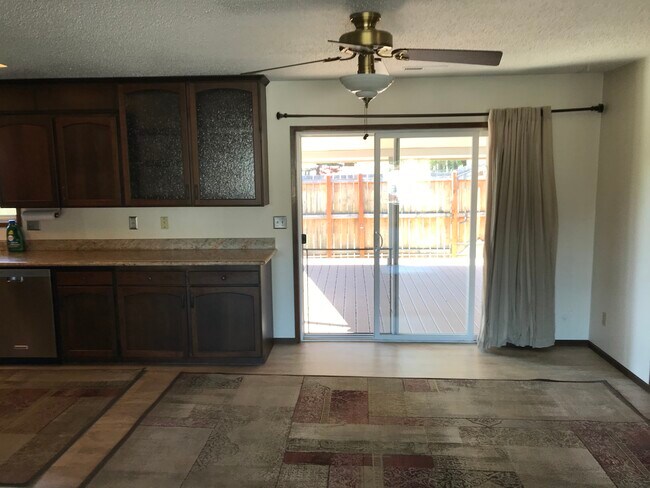 Building Photo - 2004 Kelso Ave