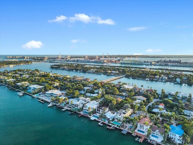 Building Photo - 279 N Hibiscus Dr