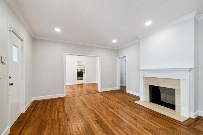 Building Photo - 2918 W Coachman Ave