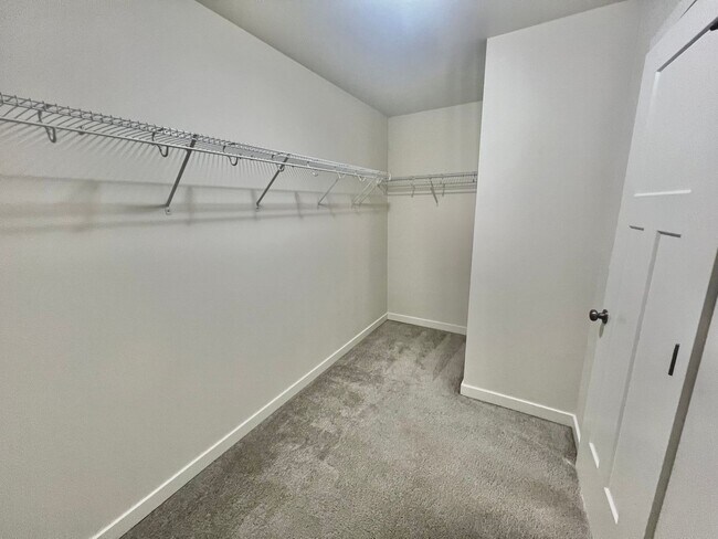Building Photo - AVAILABLE NOW! 3BD 2.5 BATH TUMWATER LIVING