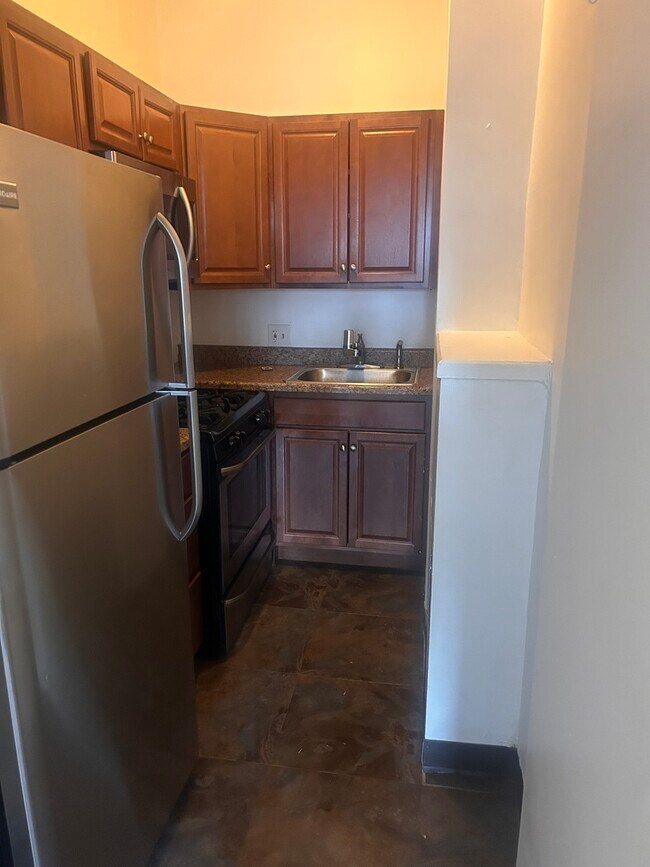 Building Photo - 5300 S Shore Dr