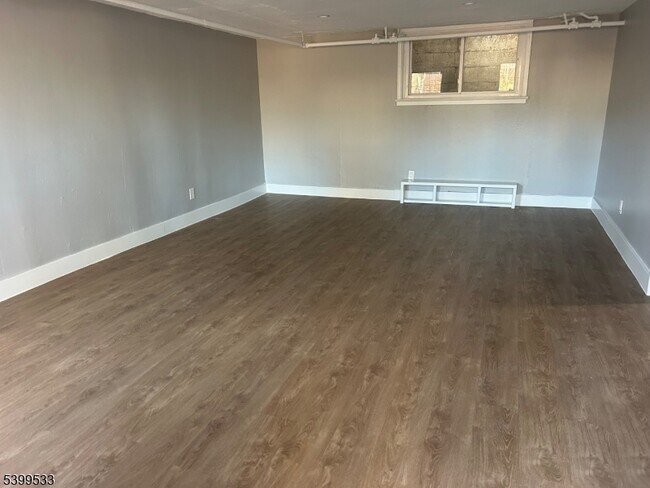 Building Photo - 2 Beech Spring Dr