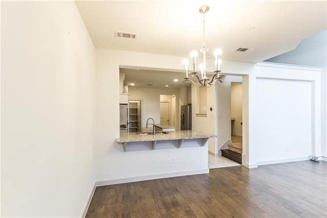 Building Photo - 420 Texas Dr