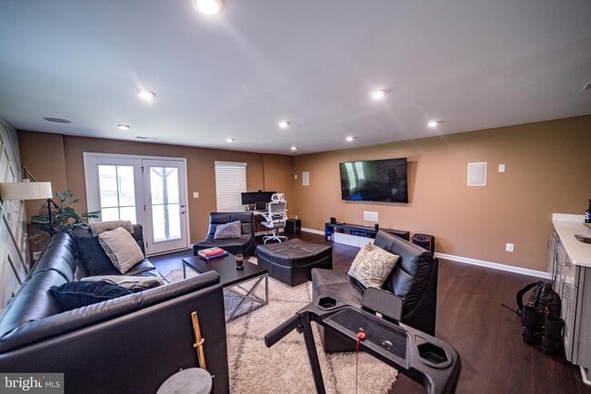 Building Photo - 10680 Hinton Wy