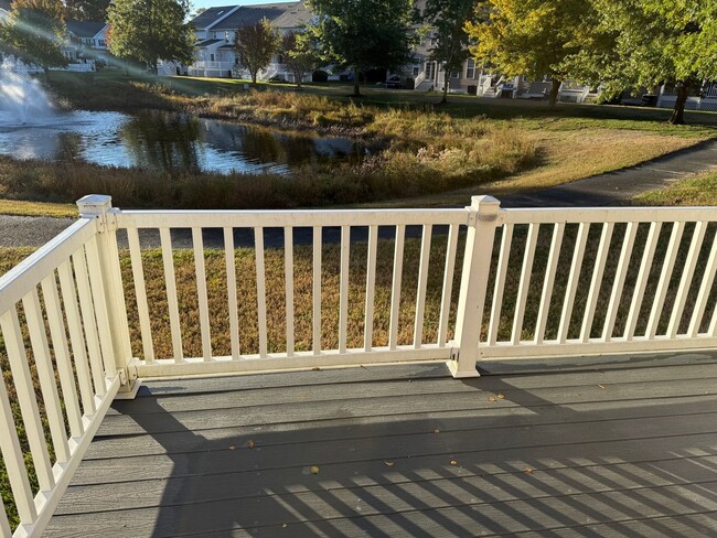 Building Photo - Spacious, Upgraded End-Unit Townhome with ...