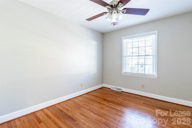 Building Photo - 6618 Castlegate Dr