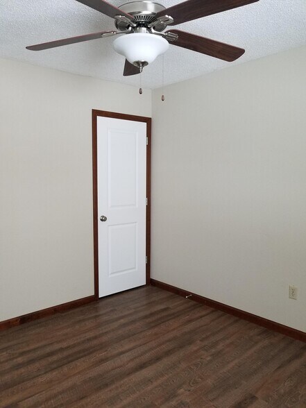 Building Photo - 9 Cherry Tree Ln