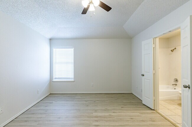 Building Photo - Wonderful Duplex in Southwest Lubbock!