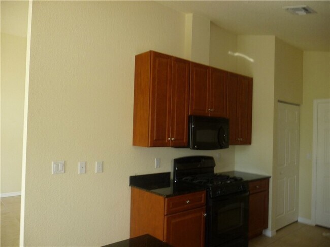 Building Photo - 515 Calamondin Way SW
