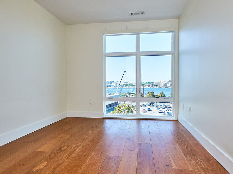 Building Photo - 250 Meridian St