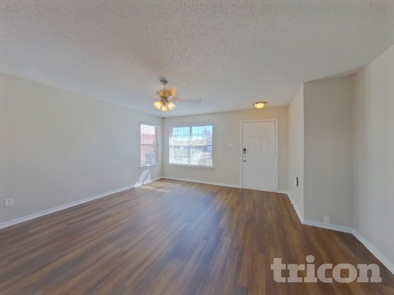 Building Photo - 4604 Palm Ridge Dr