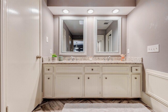 Building Photo - 202 Old Bridge Lake St