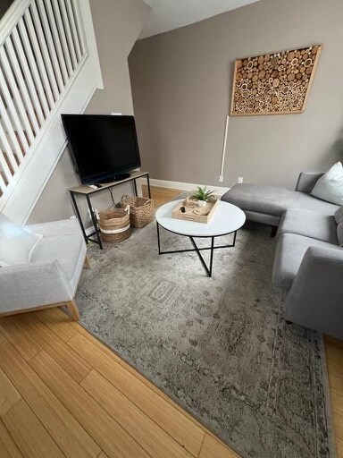 Building Photo - 204 E Blenkner St