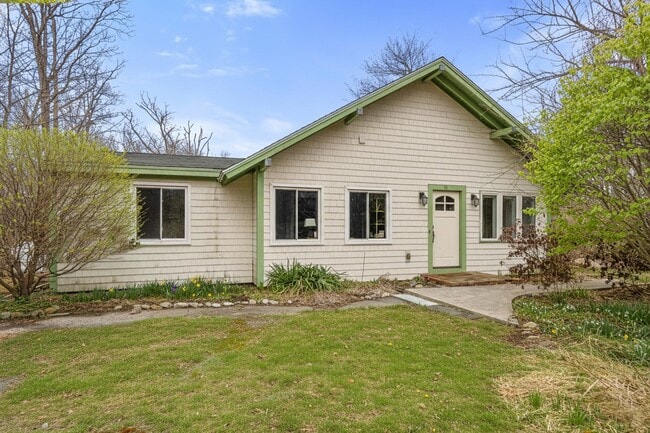 Building Photo - Year-round 3-Bedroom Home in Rockport