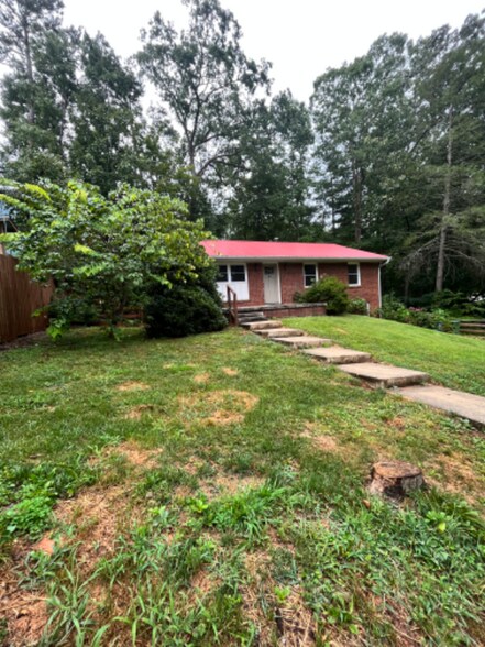 Primary Photo - 86 Wood Ave