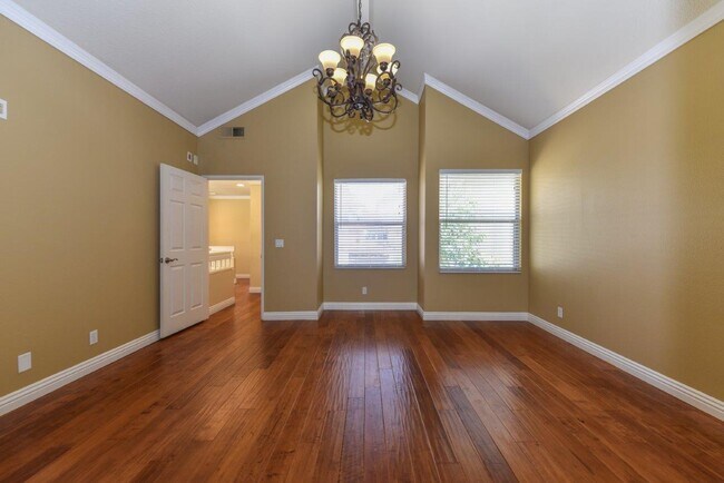 Building Photo - 9 Las Cruces