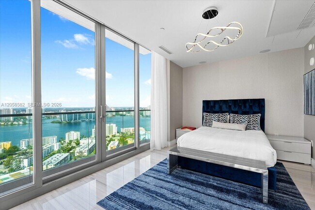 Building Photo - 17901 Collins Ave