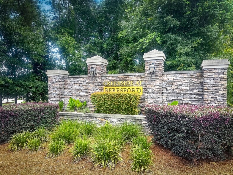 Building Photo - 151 Country Oaks Ln