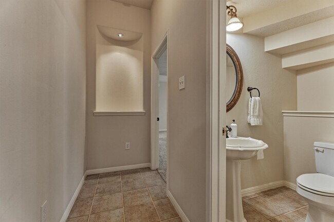 Building Photo - 6615 Haughton Dr