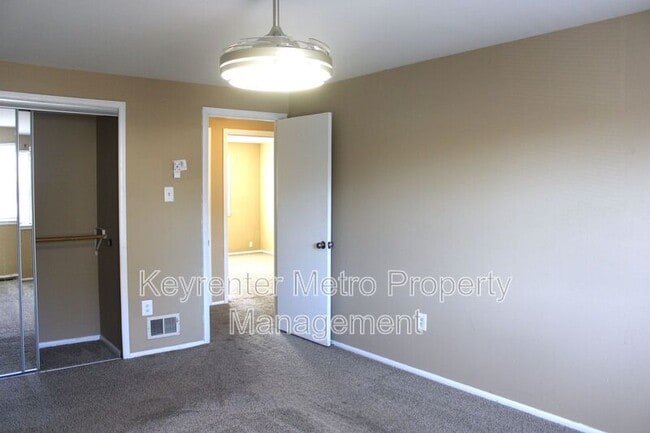 Building Photo - 12526 Woodstock Dr E