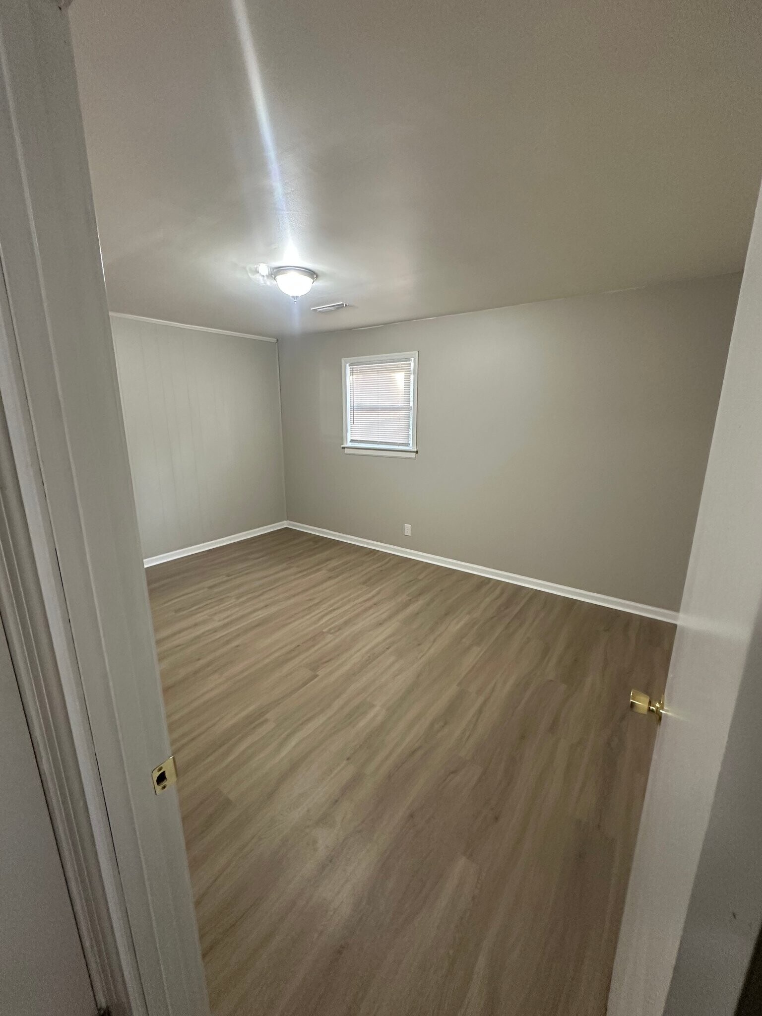 Building Photo - 525 N Graham Ave