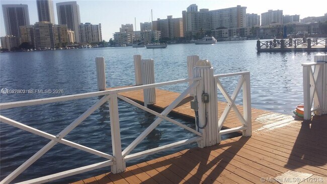 Building Photo - 450 Golden Isles Dr