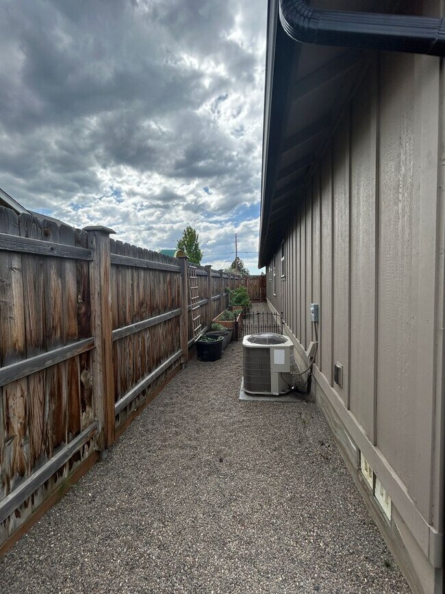 Building Photo - Corner Lot 3 Bed / 2 Bath Home with RV Parking – NW Redmond - PENDING APPLICATION