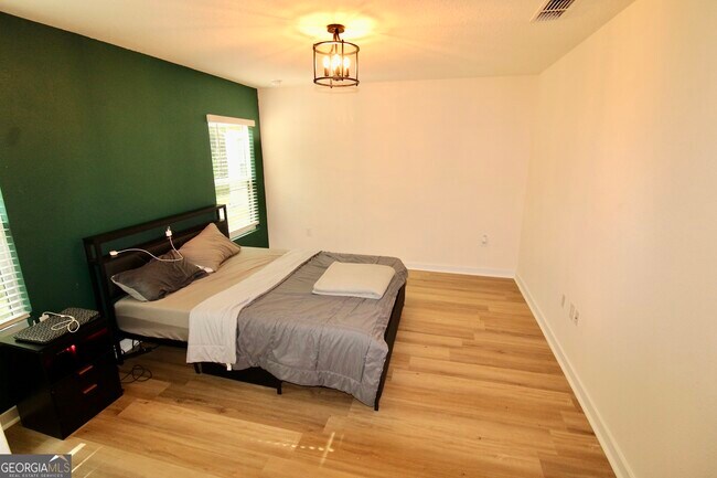 Building Photo - 119 Teakwood Dr