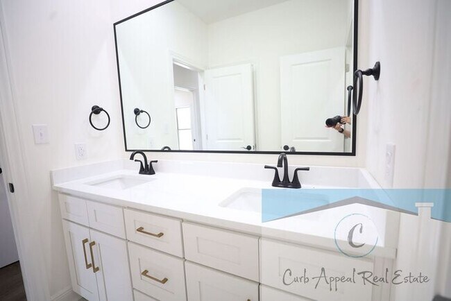 Building Photo - Luxury, new construction 3 bed, 2 bath home includes washer and dryer - Brookland!!