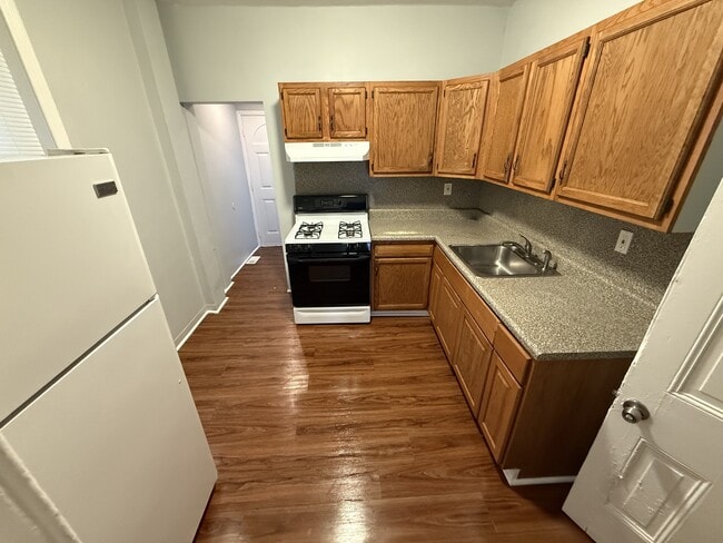 Building Photo - 1104 Baring St