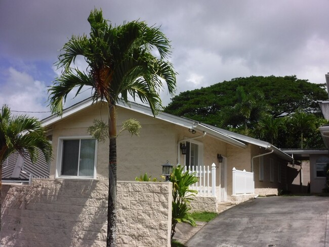 Building Photo - Kaneohe - 3 Bdrm/2 Bath