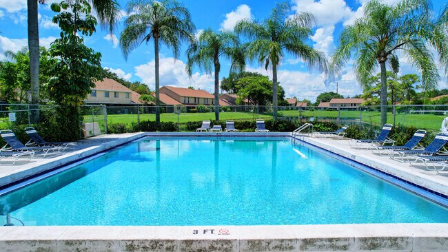 Building Photo - 1105 Maplewood Dr