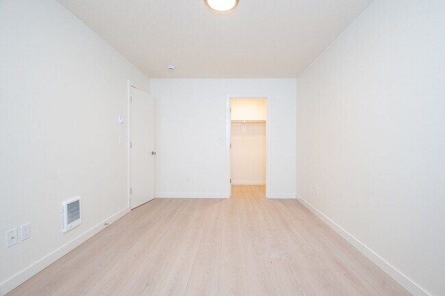 Building Photo - Newly Renovated Spacious 2 Bedroom in Irvington!