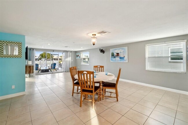 Building Photo - 5102 Blue Heron Dr
