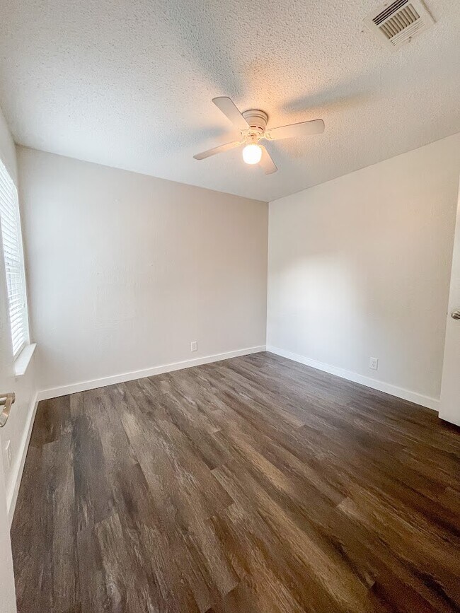 3rd bedroom - 5405 Spring Meadow Rd