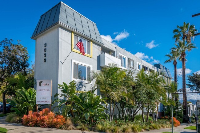 Building Photo - Chateau Los Feliz