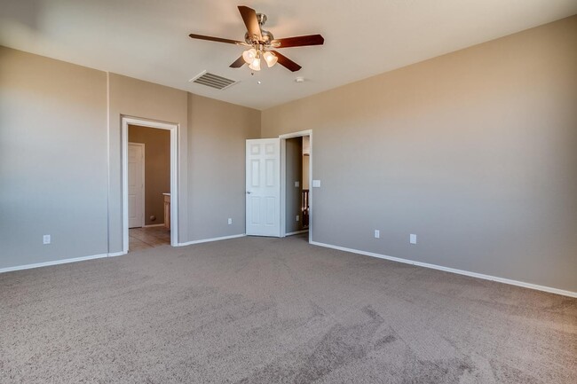 Building Photo - Charming 5 Bed 3 Bath Home in good communi...