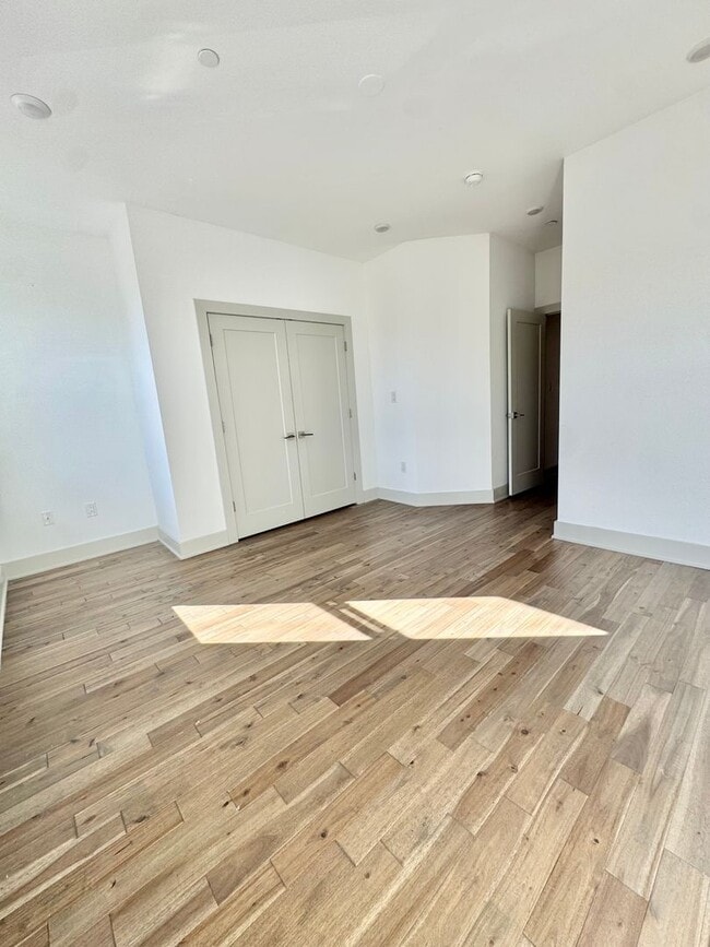 Building Photo - 3213 Haverford Ave