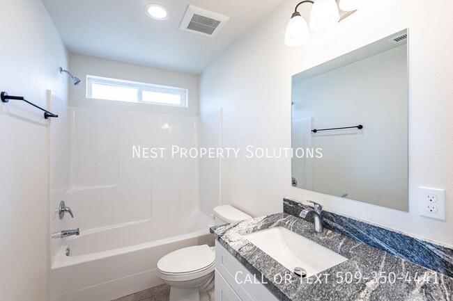 Building Photo - 1073 S Grand Dr