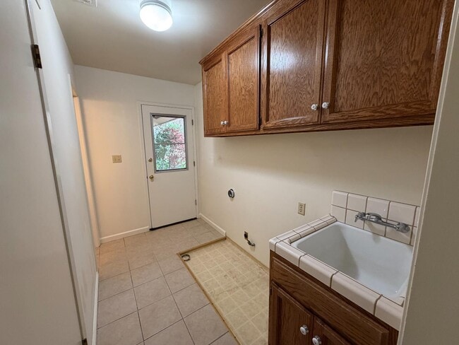 Building Photo - 1428 W Calimyrna Ave