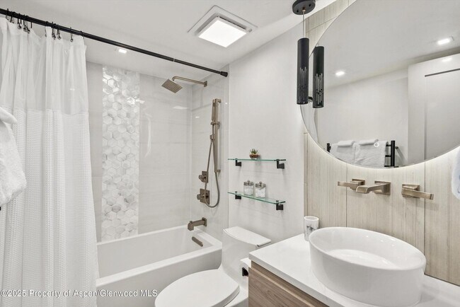 Building Photo - 434 E Main St