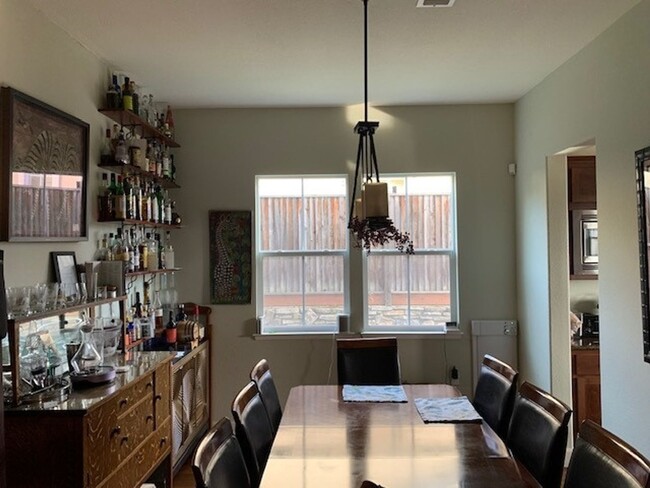 Building Photo - Stunning Five Bedroom Newer Napa Home