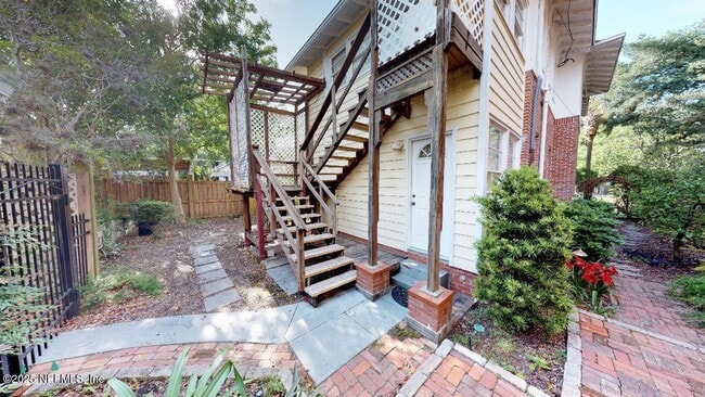 Building Photo - 2044 Forbes St