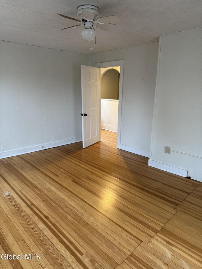 Building Photo - 60 Ash St