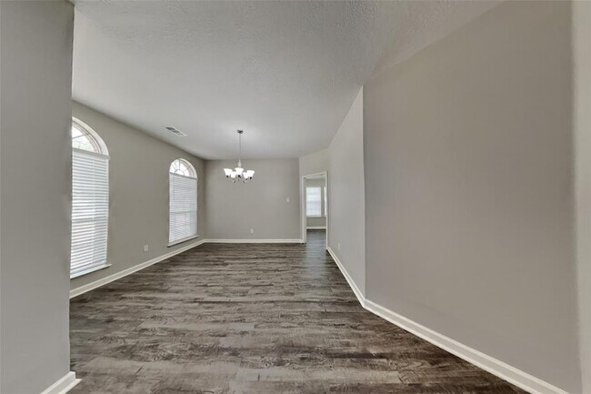 Building Photo - 7010 Apple Oak Ct