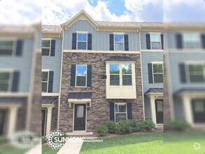 Building Photo - Beautiful Oakhurst 3BR Townhome