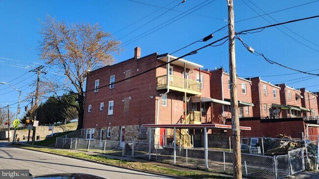 Building Photo - 2527 Kirk Ave